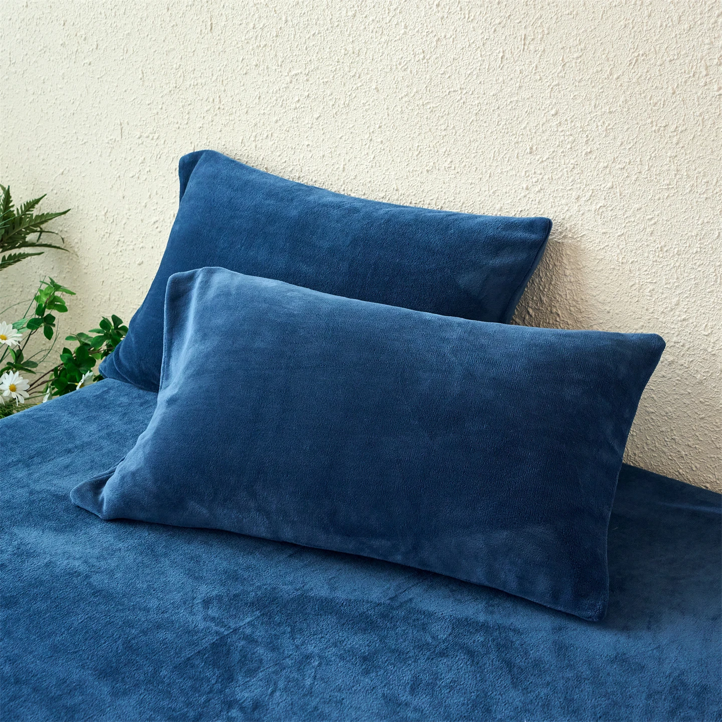 kf-S6b92669f0761408e9219230dba136ba4j 2 pieces of milk velvet pillowcase - Solid color with zipper - Image 1